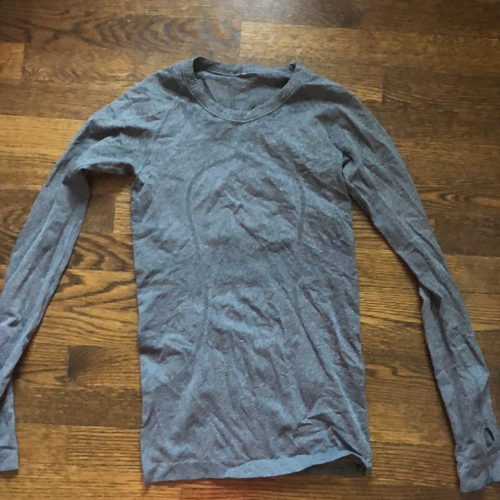 Lululemon workout shirt